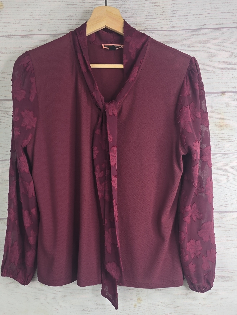 50th Street Women’s Burgundy Floral-Sleeve Tie-Neck Blouse Sz PL